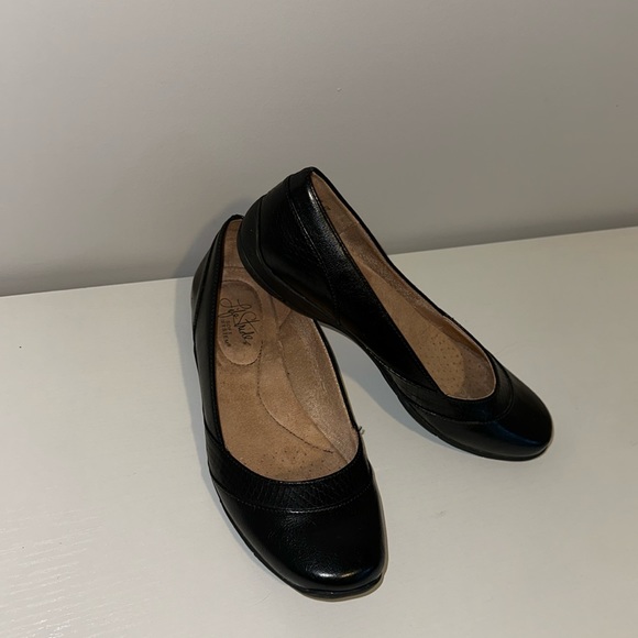 Black ballet flats by Life Stride size 7.5 - Picture 1 of 9
